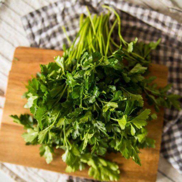 Петрушка - отличная добавка для любых блюд!