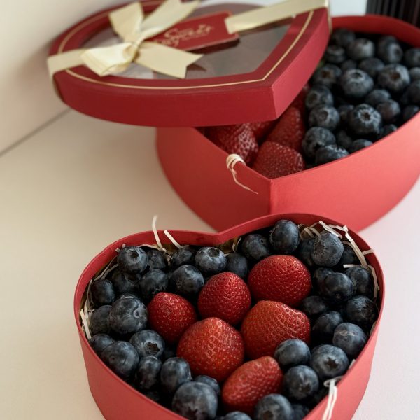 подарочный бокс с ягодами